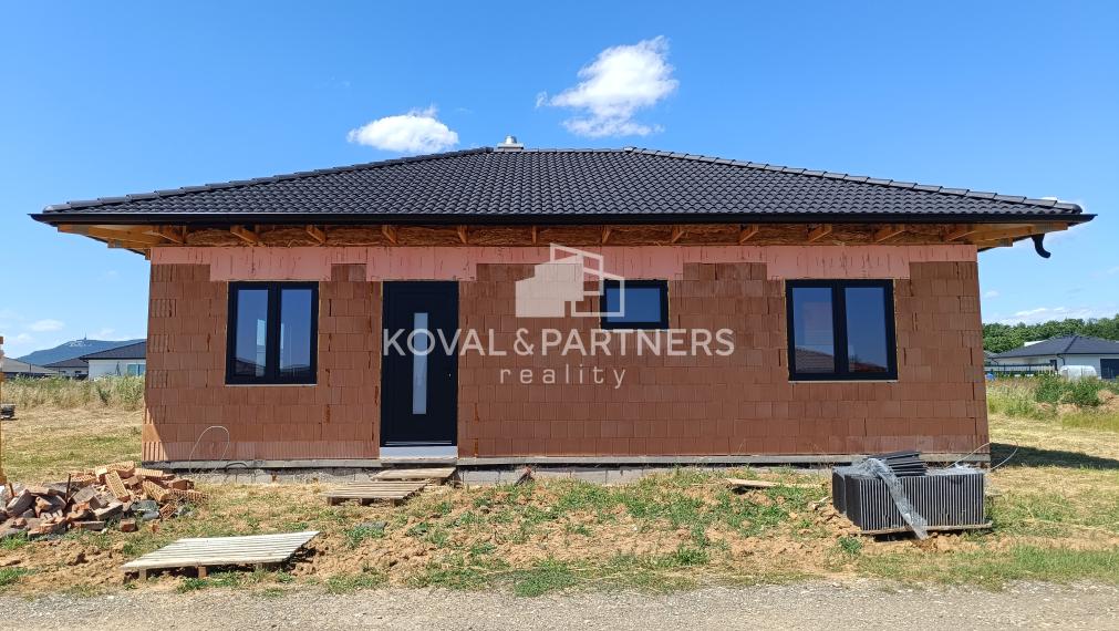 Moderný bungalov - Malý Lapáš - Nitra