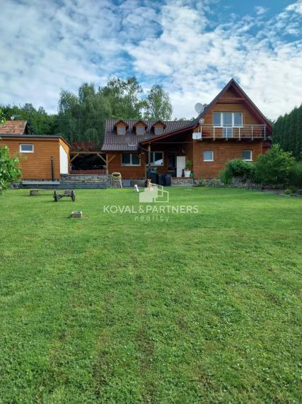 Koval & partners ponúka exkluzívne na predaj rodinný dom v obci Uhliská