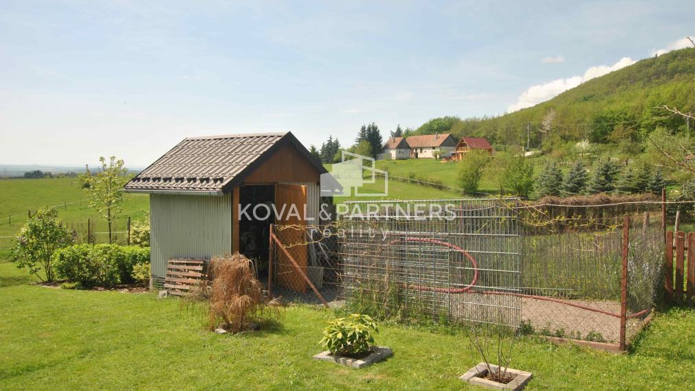 Koval & partners ponúka exkluzívne na predaj rodinný dom v obci Uhliská