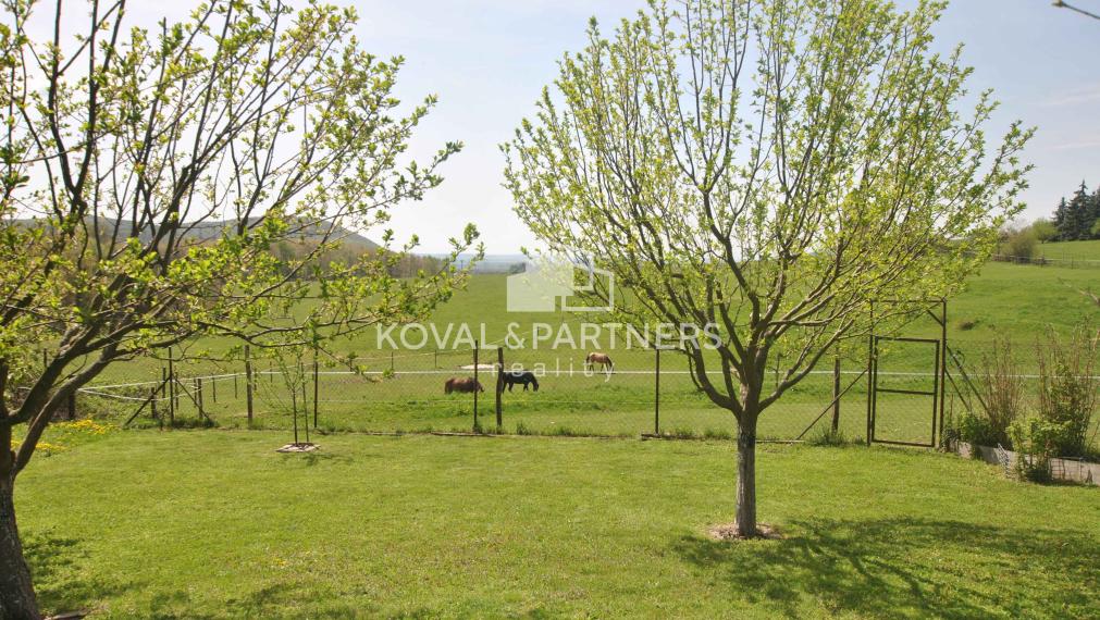 Koval & partners ponúka exkluzívne na predaj rodinný dom v obci Uhliská