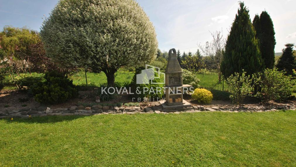 Koval & partners ponúka exkluzívne na predaj rodinný dom v obci Uhliská