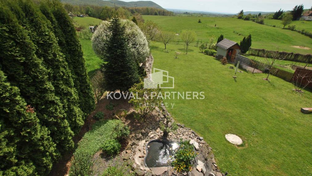 Koval & partners ponúka exkluzívne na predaj rodinný dom v obci Uhliská