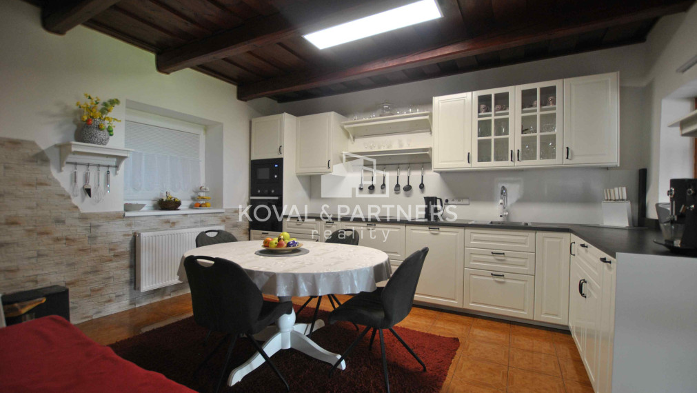 Koval & partners ponúka exkluzívne na predaj rodinný dom v obci Uhliská