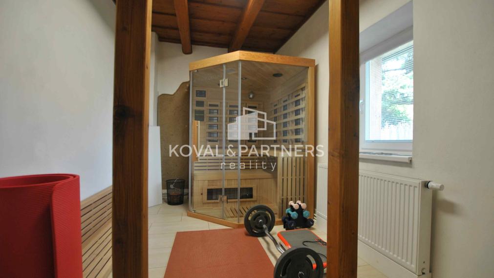 Koval & partners ponúka exkluzívne na predaj rodinný dom v obci Uhliská