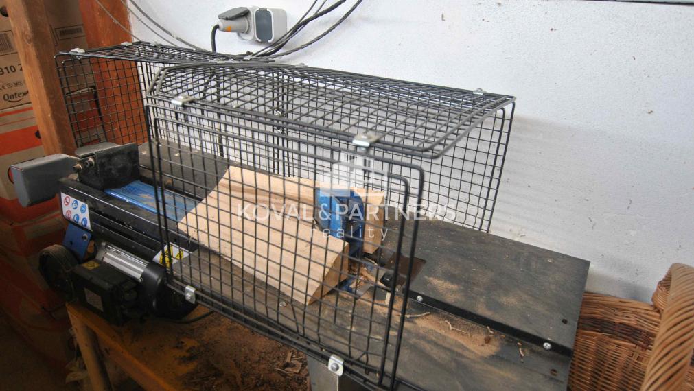 Koval & partners ponúka exkluzívne na predaj rodinný dom v obci Uhliská