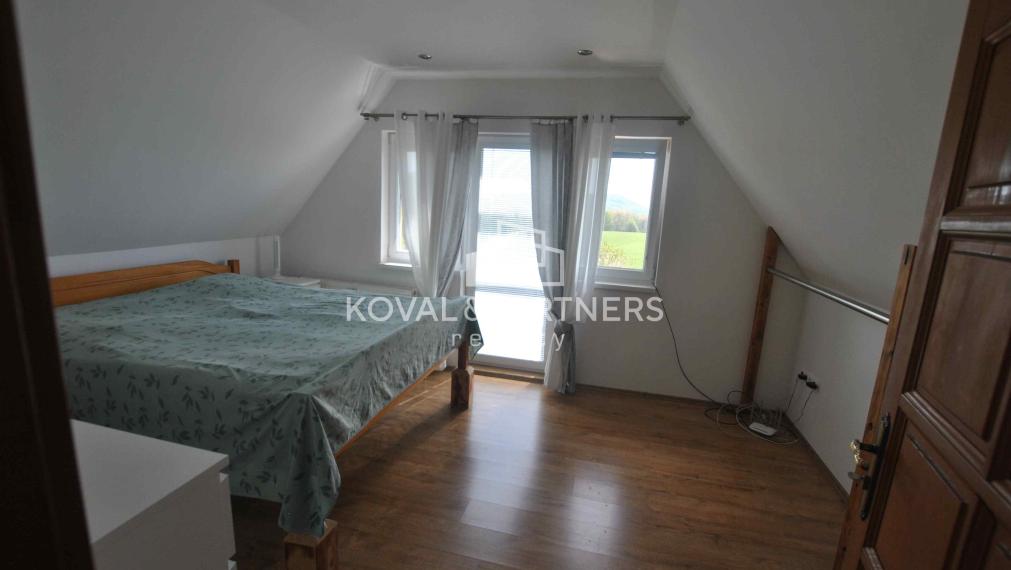 Koval & partners ponúka exkluzívne na predaj rodinný dom v obci Uhliská
