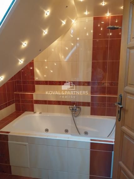 Koval & partners ponúka exkluzívne na predaj rodinný dom v obci Uhliská