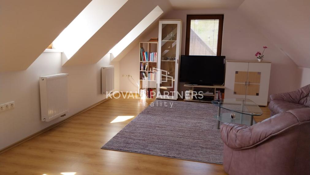 Koval & partners ponúka exkluzívne na predaj rodinný dom v obci Uhliská