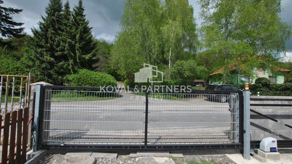 Koval & partners ponúka exkluzívne na predaj rodinný dom v obci Uhliská