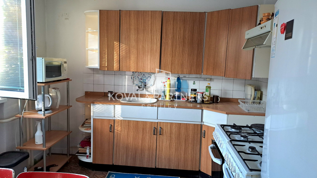 Na prenájom poschodová budova, Zlaté Moravce, časť Ďatelinisko