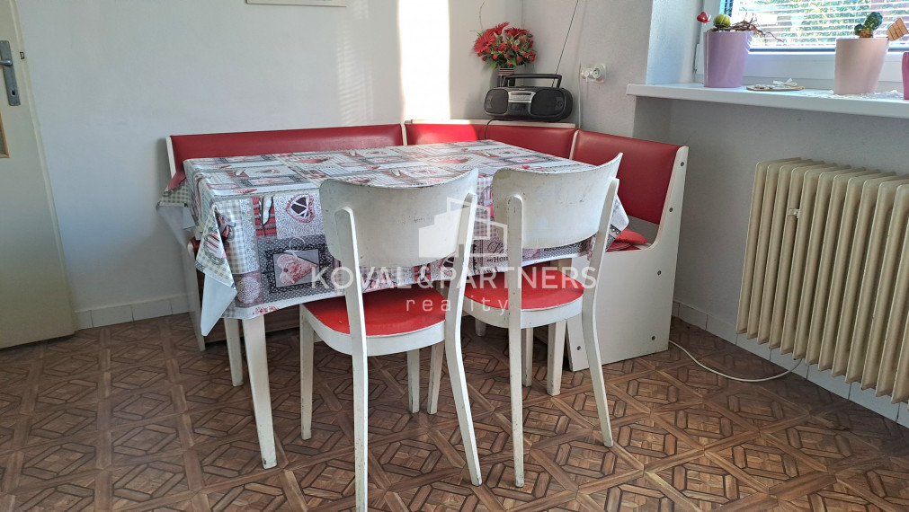 Na prenájom poschodová budova, Zlaté Moravce, časť Ďatelinisko