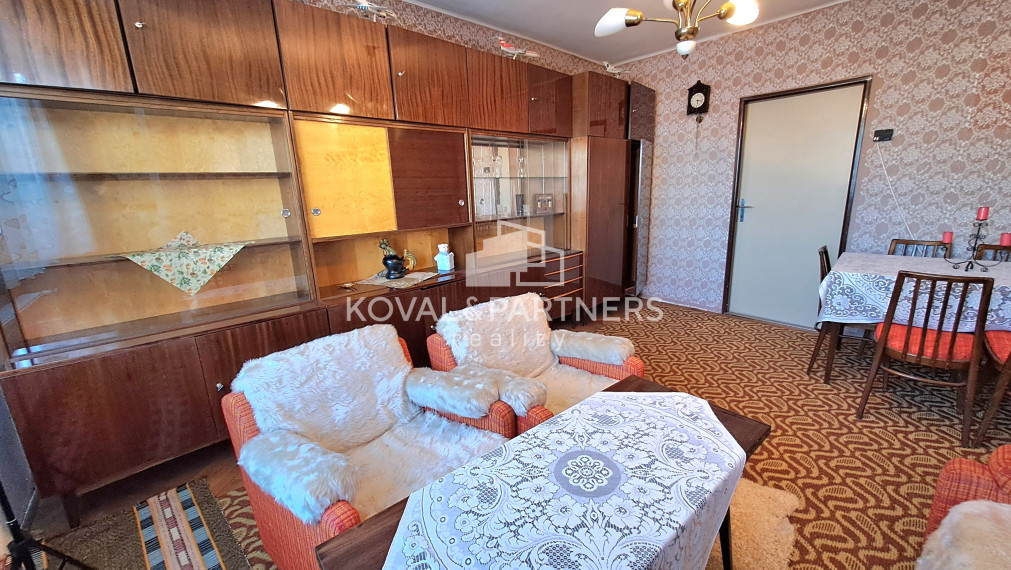 Na prenájom poschodová budova, Zlaté Moravce, časť Ďatelinisko