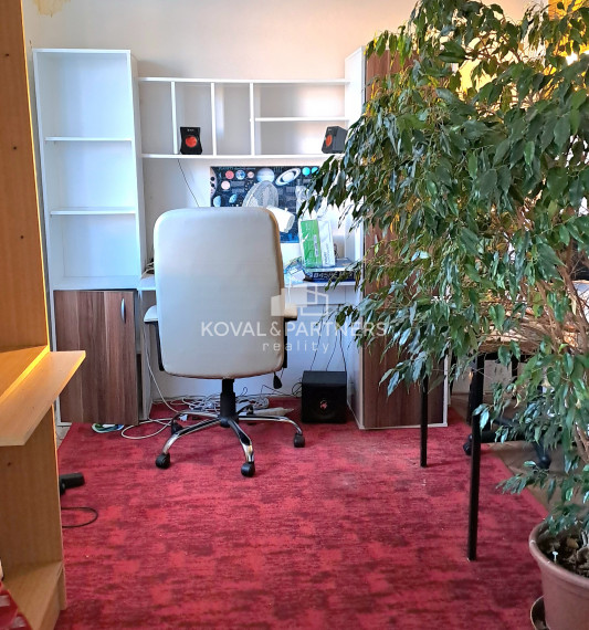 Na prenájom poschodová budova, Zlaté Moravce, časť Ďatelinisko