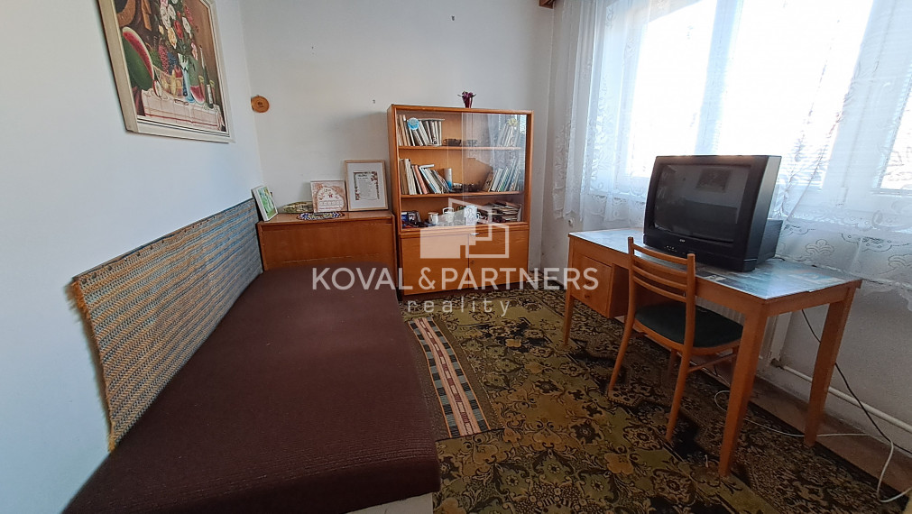 Na prenájom poschodová budova, Zlaté Moravce, časť Ďatelinisko