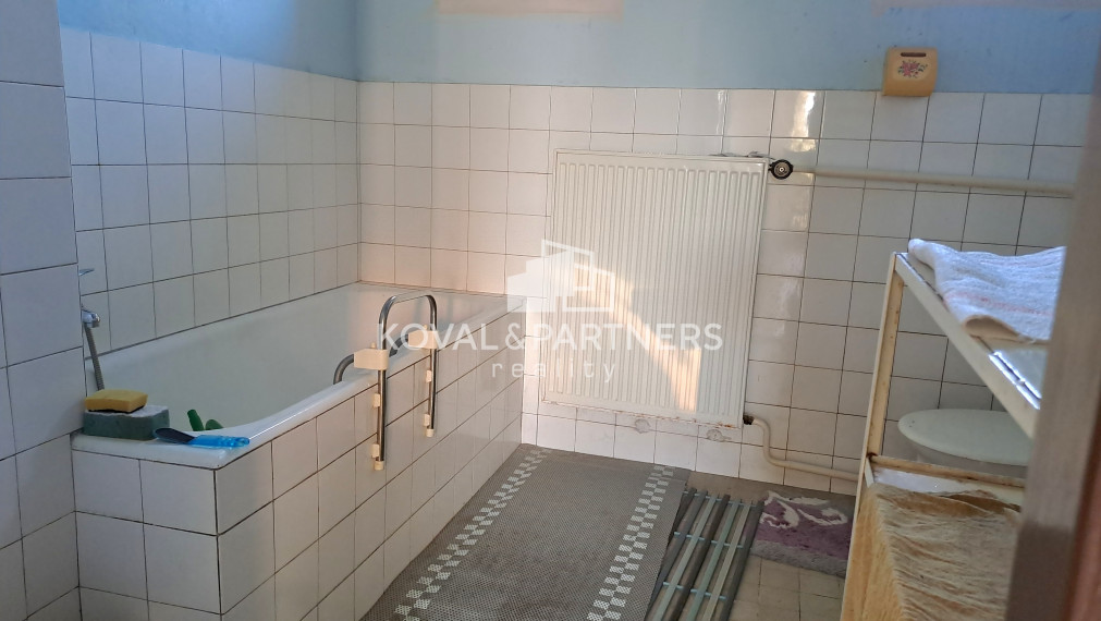 Na prenájom poschodová budova, Zlaté Moravce, časť Ďatelinisko