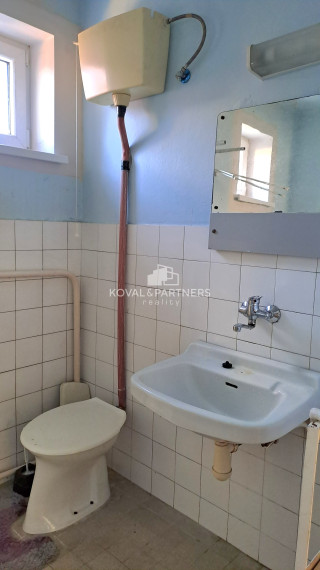 Na prenájom poschodová budova, Zlaté Moravce, časť Ďatelinisko