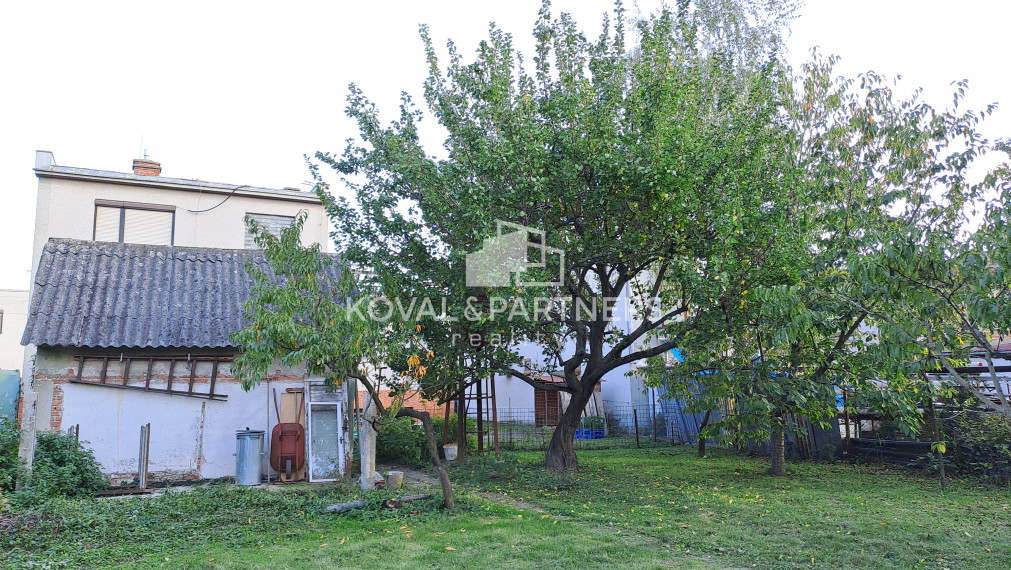 Na prenájom poschodová budova, Zlaté Moravce, časť Ďatelinisko