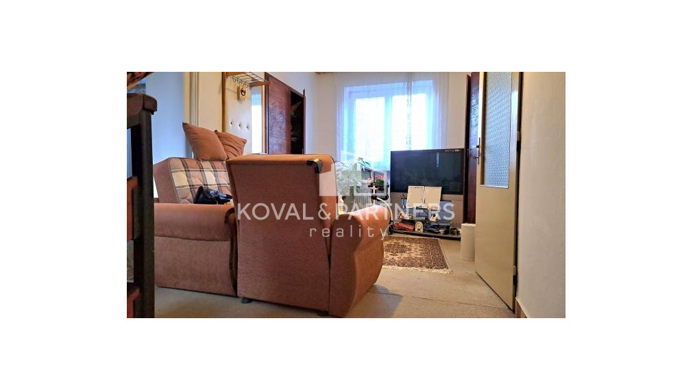 Na prenájom poschodová budova, Zlaté Moravce, časť Ďatelinisko