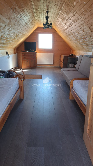 Vinica s viničnou chatkou v obci Jelenec, okres Nitra