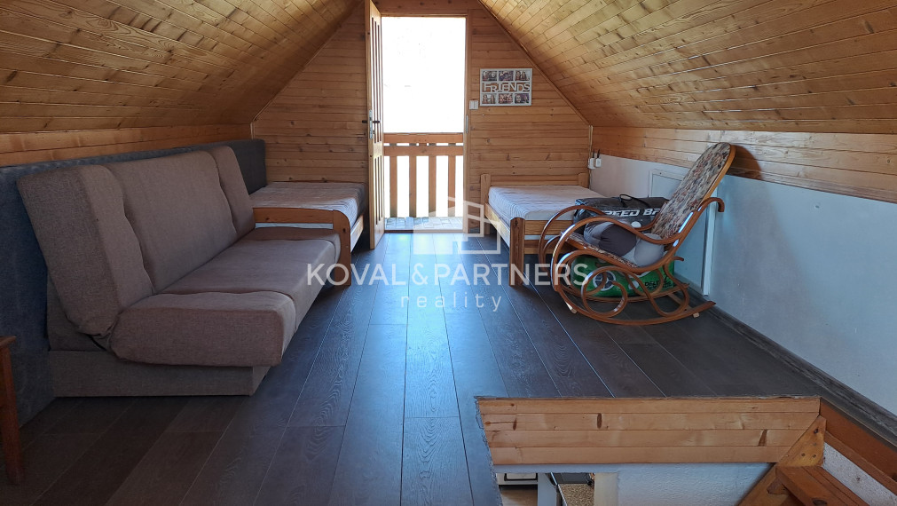 Vinica s viničnou chatkou v obci Jelenec, okres Nitra