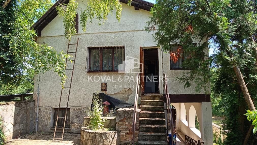 Rodinný dom s veľkým pozemkom - Veľký Kýr