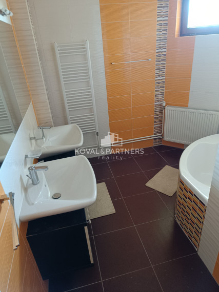 Rodinný dom (10 izieb) na prenájom - Nitra