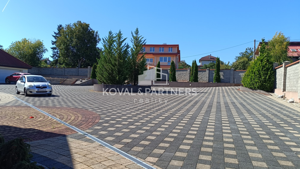 Rodinný dom (10 izieb) na prenájom - Nitra