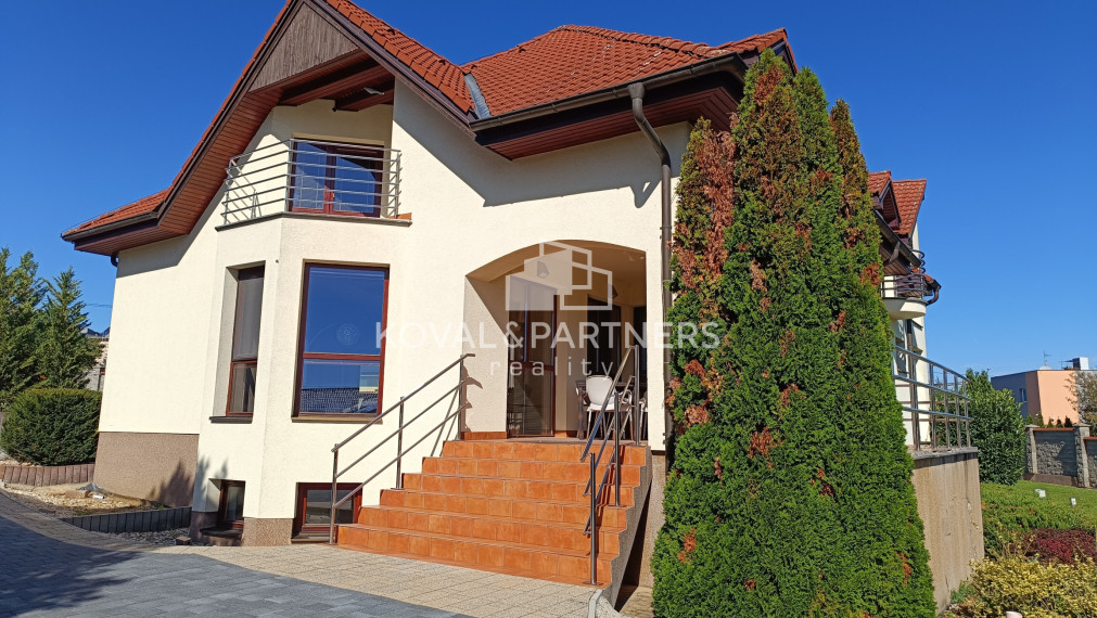 Rodinný dom (10 izieb) na prenájom - Nitra