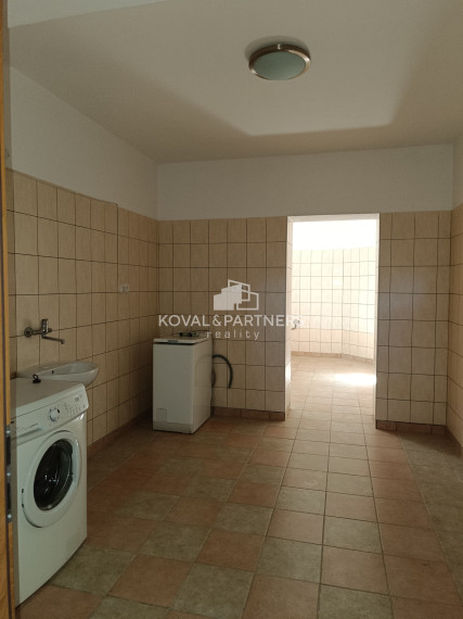 Rodinný dom (10 izieb) na prenájom - Nitra