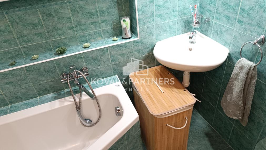 Dva rodinné domy - Cabaj-Čápor - Nitra