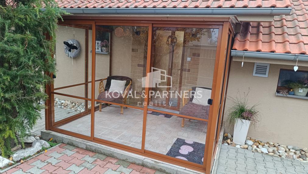 Dva rodinné domy - Cabaj-Čápor - Nitra