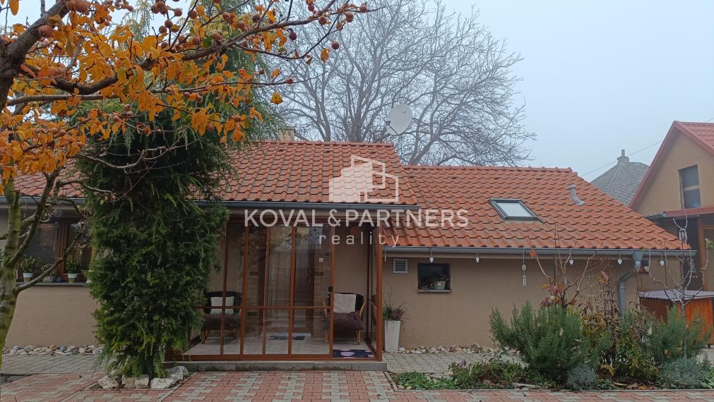 Dva rodinné domy - Cabaj-Čápor - Nitra