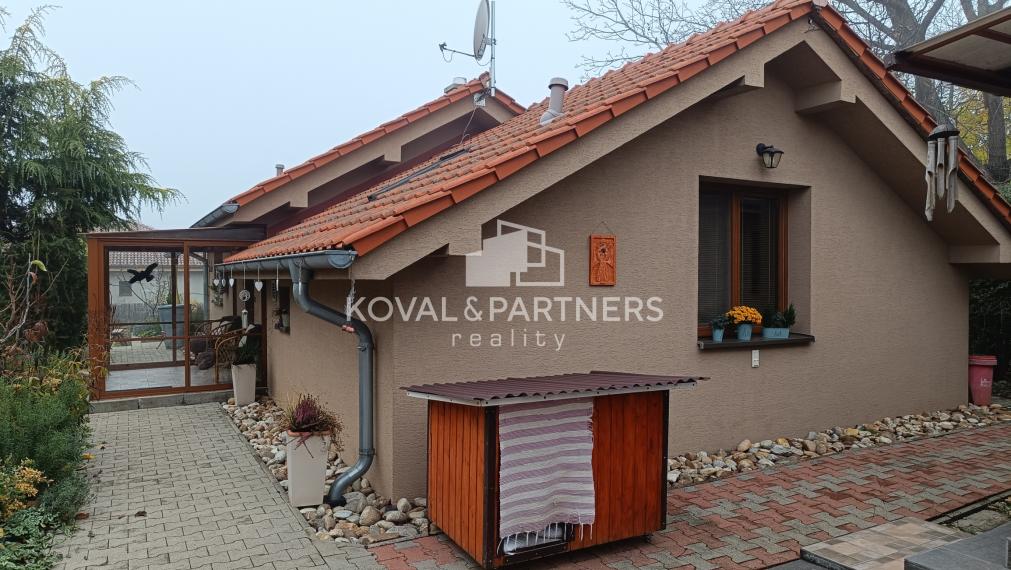 Dva rodinné domy - Cabaj-Čápor - Nitra