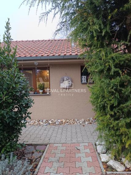 Dva rodinné domy - Cabaj-Čápor - Nitra