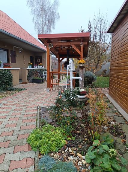 Dva rodinné domy - Cabaj-Čápor - Nitra