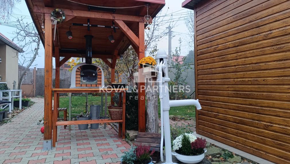 Dva rodinné domy - Cabaj-Čápor - Nitra