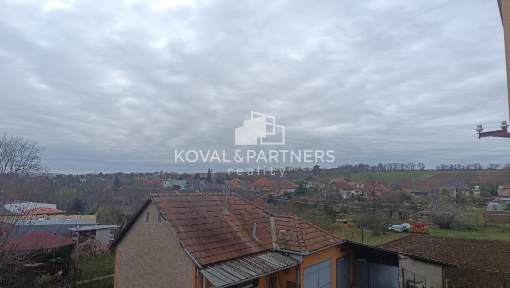 4-izbový poschodový rodinný dom na veľkorysom pozemku - Čeľadice