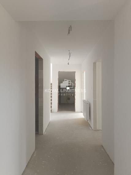 4-izbový poschodový rodinný dom na veľkorysom pozemku - Čeľadice