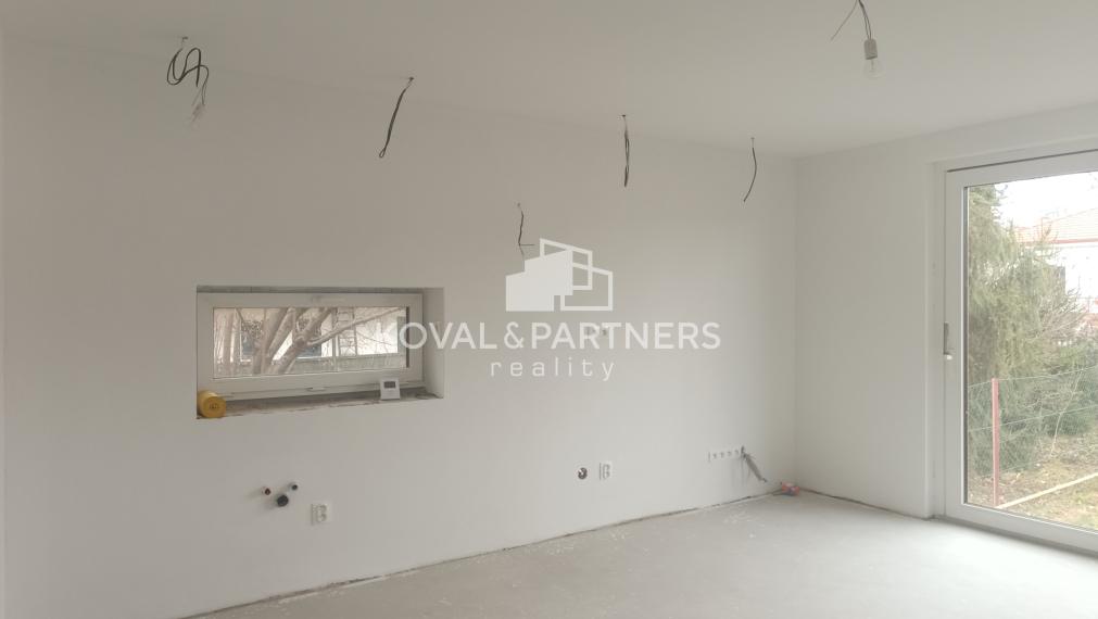 4-izbový poschodový rodinný dom na veľkorysom pozemku - Čeľadice