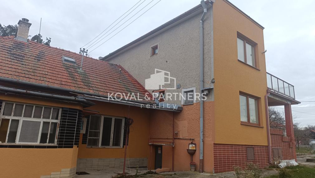 4-izbový poschodový rodinný dom na veľkorysom pozemku - Čeľadice