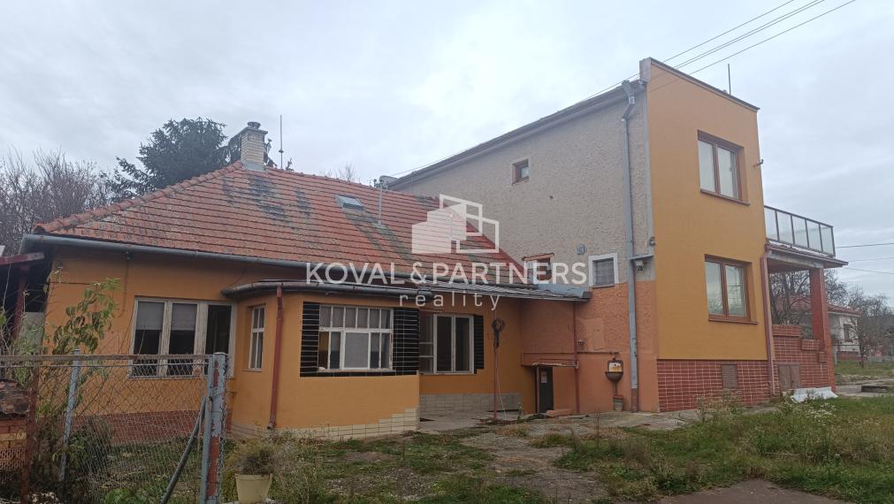 4-izbový poschodový rodinný dom na veľkorysom pozemku - Čeľadice