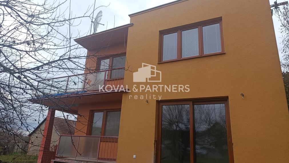 4-izbový poschodový rodinný dom na veľkorysom pozemku - Čeľadice