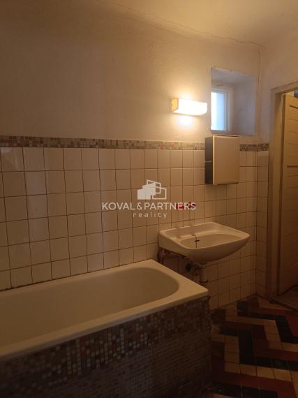 4-izbový poschodový rodinný dom na veľkorysom pozemku - Čeľadice