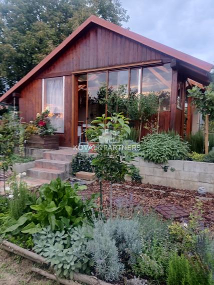 Dva rodinné domy - Cabaj-Čápor - Nitra