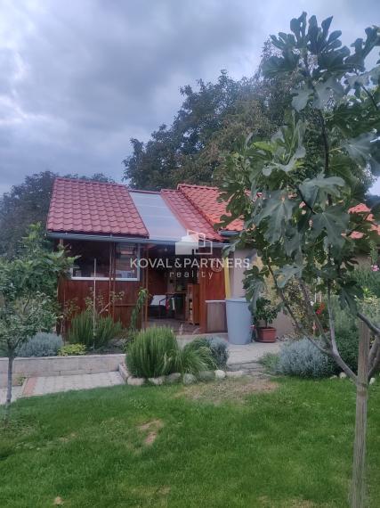 Dva rodinné domy - Cabaj-Čápor - Nitra