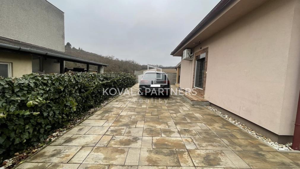 Útulný 3 izbový rodinný dom v Kolíňanoch