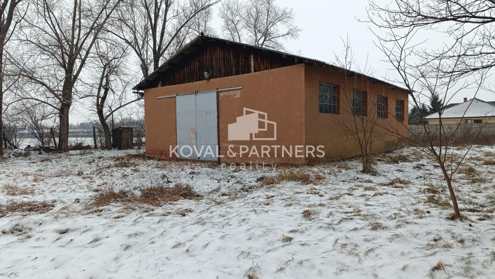 Stavebný pozemok 1616 m2 - Trnovec nad Váhom