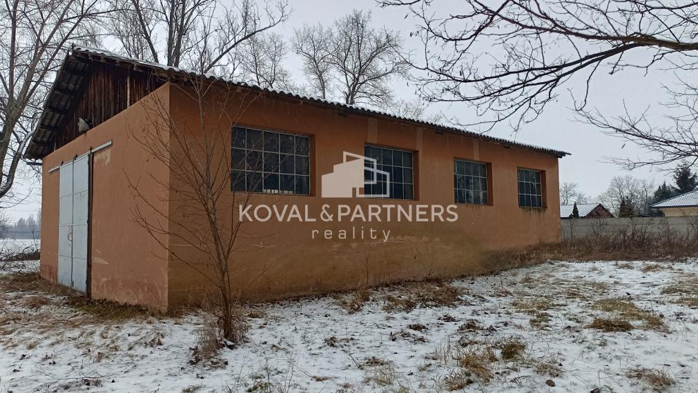 Stavebný pozemok 1616 m2 - Trnovec nad Váhom