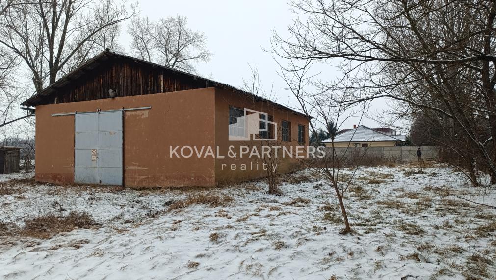 Stavebný pozemok 1616 m2 - Trnovec nad Váhom