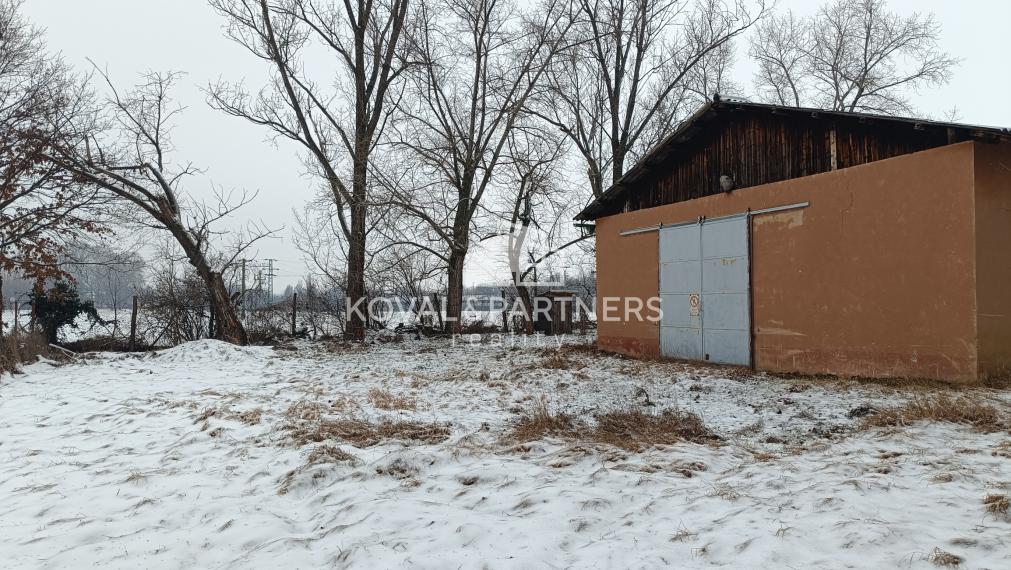 Stavebný pozemok 1616 m2 - Trnovec nad Váhom